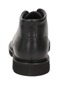 Stivale alla caviglia in pelle nera con punta arrotondata, dettagli di cucitura minimi e suola in gomma testurizzata per una buona aderenza.