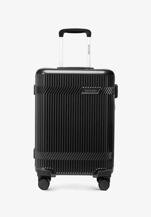 Harde zwarte handbagagekoffer met verticale ribbels, vier zwenkwielen en een uitschuifbare handgreep met het merk "WITTCHEN".