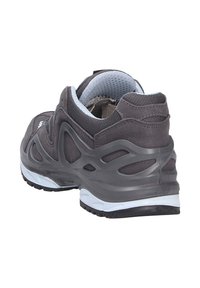 Grauer Sportschuh mit gepolstertem Schaft, Mesh-Futter und strukturiertem Gummisohle. Verfügt über eine unterstützende Kunststoffkäfig und hellblaue Akzente.