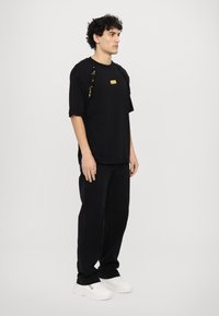 Versace Jeans Couture - T-shirt z nadrukiem