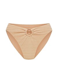 Beżowe bikini dolne z ribbowanym wykończeniem, z marszczonym przodem i dwoma małymi metalowymi pierścieniami na środkowym pasku.