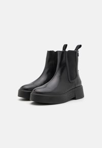 Tommy Hilfiger MINIMAL CHELSEA LOGOTAPE - Kotníkové boty na platformě - black