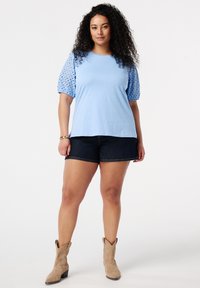 MS Mode MET DETAILS OP DE MOUWEN - T-shirt imprimé - licht blauw