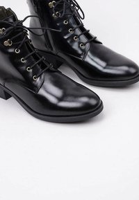 Sandra Fontán BETSABE - Botines con cordones - black