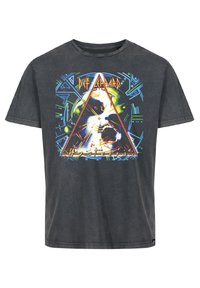 Svart grafisk t-shirt i bomull, med ett färgglatt tryckt motiv i triangulär form och texten "Def Leppard" ovanför en ansiktsgrafik.