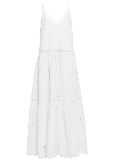 Rochie albă cu decolteu în V și bretele subțiri, realizată din stofă cu ochiuri, design în straturi și detalii decorative pe margine.