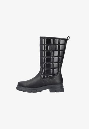 Bota alta de rodilla de imitación cuero negra con textura acolchada, suela de goma y un pequeño tirador en la parte superior para facilitar su puesta.