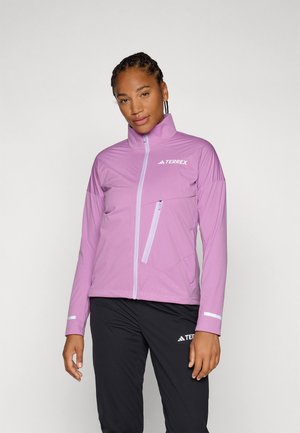 Leichte lila Outdoor-Jacke mit hohem Kragen, Reißverschluss vorne, Seitentasche und reflektierenden Akzenten. Enganliegendes Design mit dehnbarem Material.