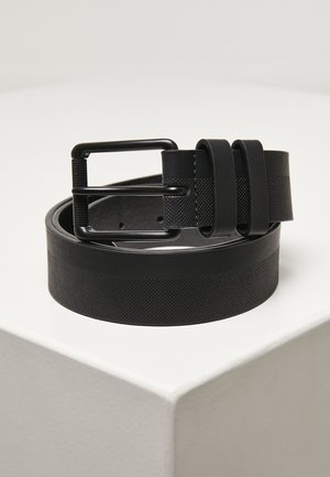 Schwarzer Gürtel mit strukturierter Oberfläche, ausgestattet mit mattem Finish und rechteckiger Metallschnalle. Das Design umfasst ein glattes Band und zwei Schnallenschlaufen.