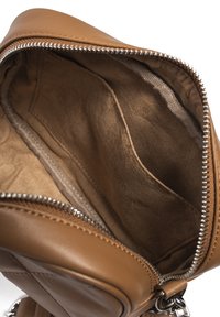 L37 MAKES ME HIGH - Schoudertas - brown