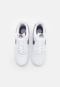 Nike Sportswear AIR FORCE 1 07 NEXT NATURE - Tenisice - white/dark raisin