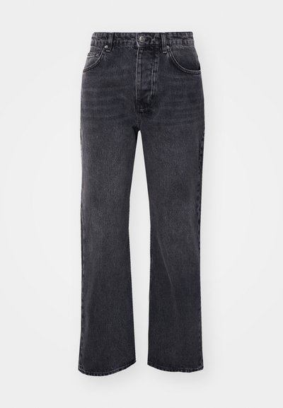 Jeans en denim noir avec une coupe droite, comportant cinq poches, une fermeture éclair et un bouton. Le tissu a une texture lisse.