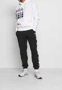 adidas Originals Luvtröja - white