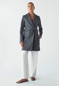 WILLA BOISE BELTED - Īss mētelis - charcoal