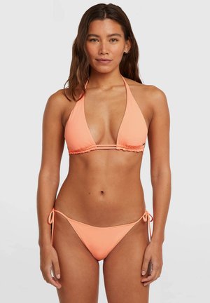 Koraaloranje bikiniset met een driehoekige top met geplooide randen en verstelbare koordjes, gecombineerd met bikinibroekjes met lage taille.