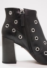 Topshop Stivaletti con tacco - black