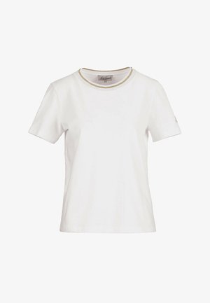 Wit T-shirt met korte mouwen en een ronde hals met een subtiele gouden rand en een klein logo op de linker mouw.