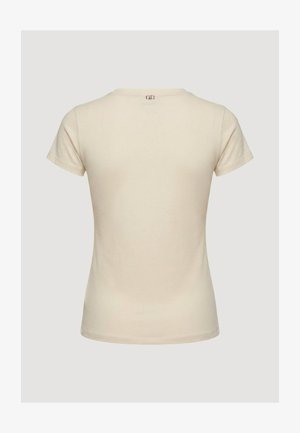 Béžové krátké tričko s krátkým rukávem, přiléhavé, s malým logem tištěným na horní střední části zad blízko výstřihu.