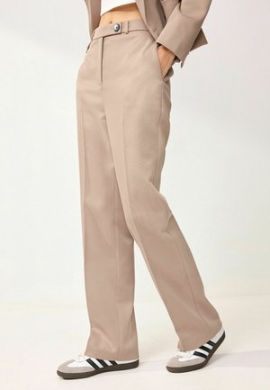 REGULAR FIT - Stoffhose - mink brown