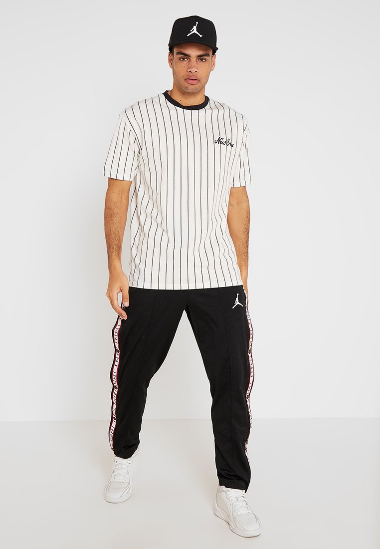New Era NEW ERA PINSTRIPE OVERSIZED TEE 