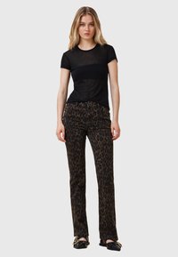 AllSaints HALDAN  - Jeans Bootcut - leppo brown