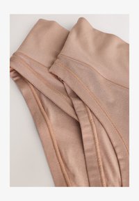 Vybrané, praline nude