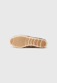 Leopard print sneaker sole with textured grooves, beige rubber material, and size 37 marking. Features a contrasting tawny base.