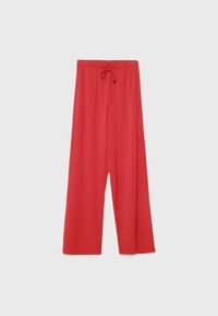 Pantalon rouge à jambes larges en tissu doux, avec une taille élastique munie d'un cordon de serrage pour un ajustement réglable. Aucune motif ni accent visible.