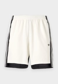 Ανδρικά αθλητικά σορτς σε λευκό χρώμα, με μαύρες λωρίδες στο πλάι, ελαστική ζώνη στη μέση και ένα μικρό λογότυπο της μάρκας στο αριστερό πόδι.