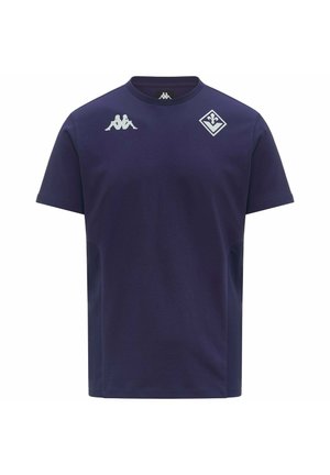 Maglietta sportiva blu navy a maniche corte con logo Kappa sul petto e stemma a forma di diamante sul lato destro.