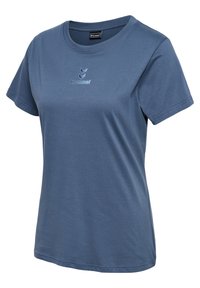 Modré tričko s krátkým rukávem z měkké bavlny, s kulatým výstřihem a malým logem na hrudi. Hladká textura.