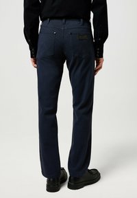 Wrangler GREENSBORO - Vaqueros rectos - dark navy