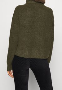 Noisy May Sweter