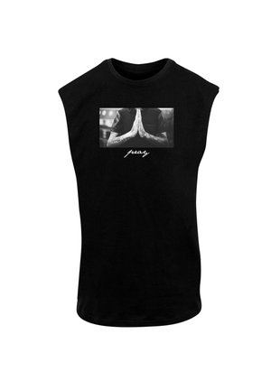 Svart ärmlös T-shirt med en gråskala tryck av händer i böneposition och ordet "pray" i vit kursiv skrift.