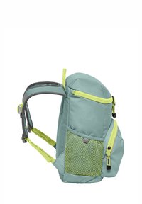 Zaino in tessuto teal con accenti verde brillante. Presenta scomparti con cerniera, una tasca laterale in rete e spallacci imbottiti.