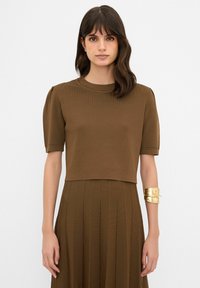 - T-shirt basic