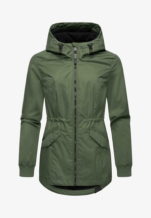 Chaqueta ligera verde con capucha, cierre de cremallera, puños elásticos y dos bolsillos laterales. La tela tiene una textura suave con un acabado mate.