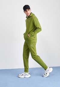 Puma BETTER ESSENTIALS - Felpa - olive green