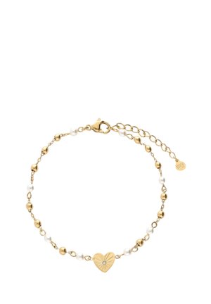Bracciale a catena d’oro con perline d’oro piccole alternate a perle bianche, con un charm a forma di cuore al centro con una piccola gemma trasparente.