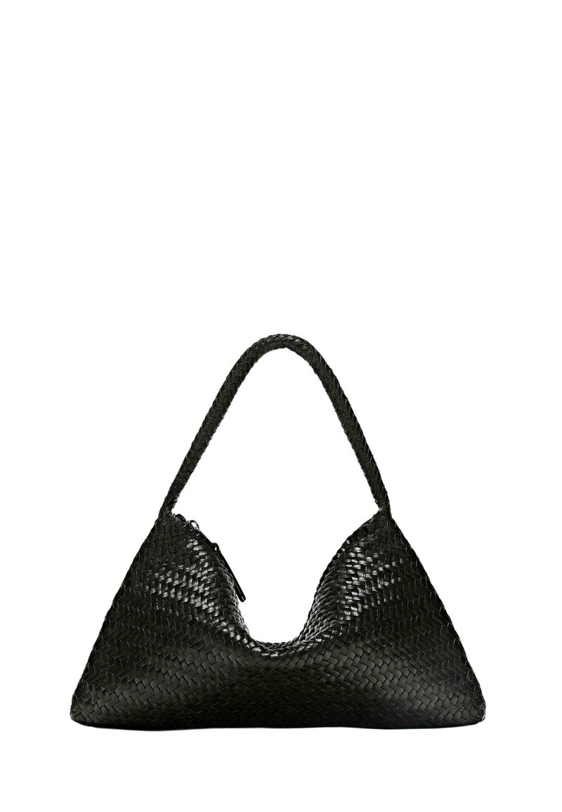 Borsa a tracolla nera intrecciata con forma triangolare, superficie testurizzata, manico singolo e chiusura a zip su un lato.
