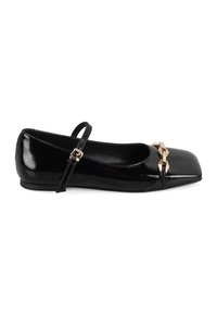 Schwarze Lackleder-Ballettschuhe mit quadratischer Zehenform, verstellbarem Riemen und goldfarbenem Akzent an der Vorderseite. Glatte Textur und elegantes Design.