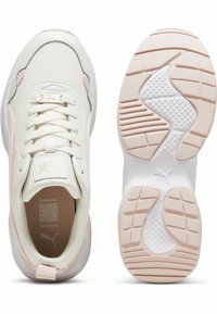 Weiße Sportschuhe mit pinken Akzenten, aus glattem Leder mit runder Spitze, strukturiertem Schuhsohlen und gepolsterter Innensohle.