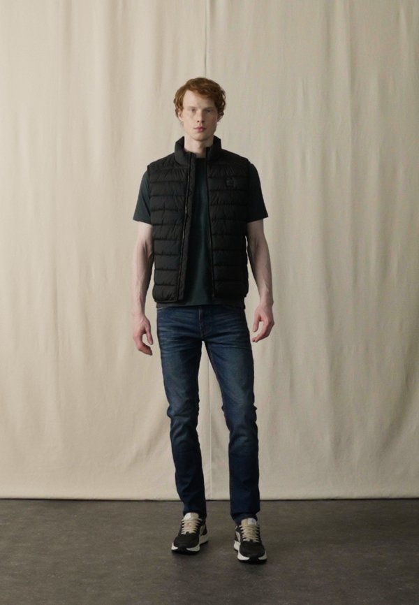 VEST REGULAR FIT STAND UP COLLAR ZIPPER - Waistcoat4