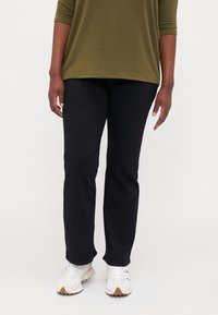 ONLY Carmakoma CARTHUNDER PUSH UP - Vaqueros a campana - black denim