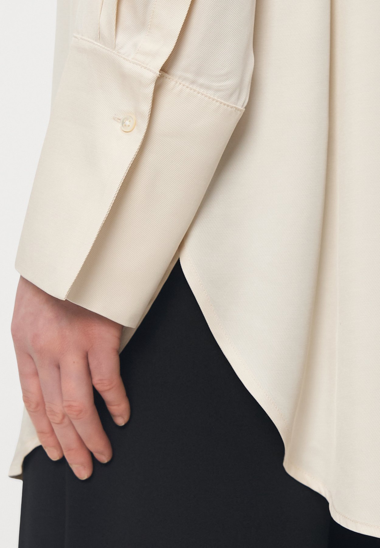 RELAXED FIT
