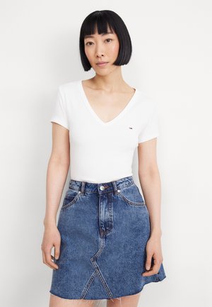 SLIM ESSENTIAL - Basic T-shirt - white