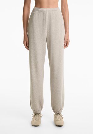 OYSHO RELAXED FIT - Trainingsbroek - beige