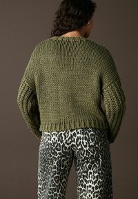 Next CHUNKY BUTTON FRONT CABLE - REGULAR FIT - Kardigan - green khaki