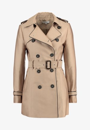 Manteau beige en trench avec un design croisé, boutons noirs et taille ceinturée. Il présente des épaulettes et des détails de passepoil contrastants.