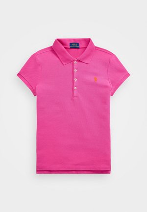 Poloshirt in leuchtendem Pink, Baumwollstoff, kurze Ärmel, Drei-Knopf-Leiste, mit kleinem orangefarbenem Logo auf der linken Brust.